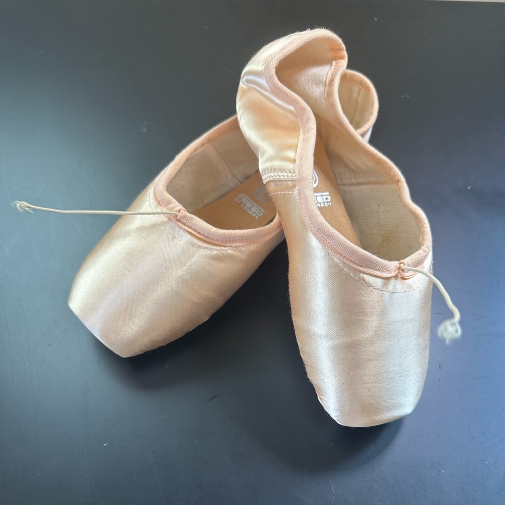 Freed Classic Pro 90 pointe shoes - clef maker